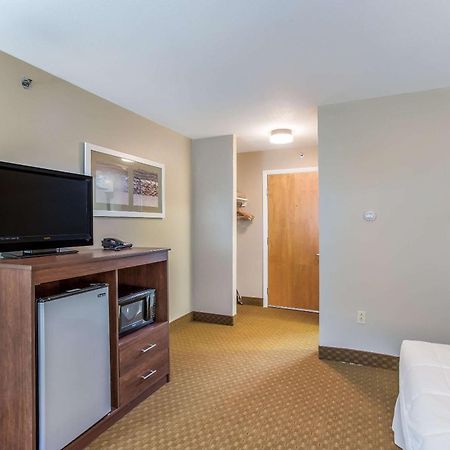 Quality Inn & Suites Gorham Exterior photo